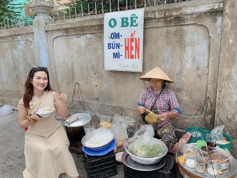 Đôi bạn xinh đẹp lái ô tô 1500 km đi du lịch miền Trung, vượt đèo xuyên đêm - 3 Đôi bạn xinh đẹp lái ô tô 1500 km đi du lịch miền Trung, vượt đèo xuyên đêm - 3