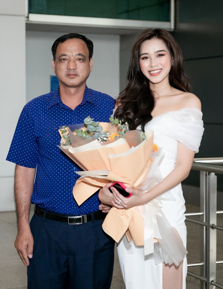 Do Thi Ha returns home after reaching the Top 13 of Miss World 2021 - 3