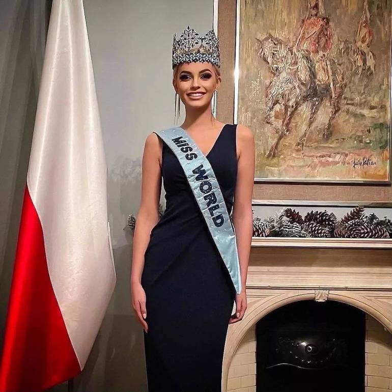 New series of charming photos of the new Miss World - 3