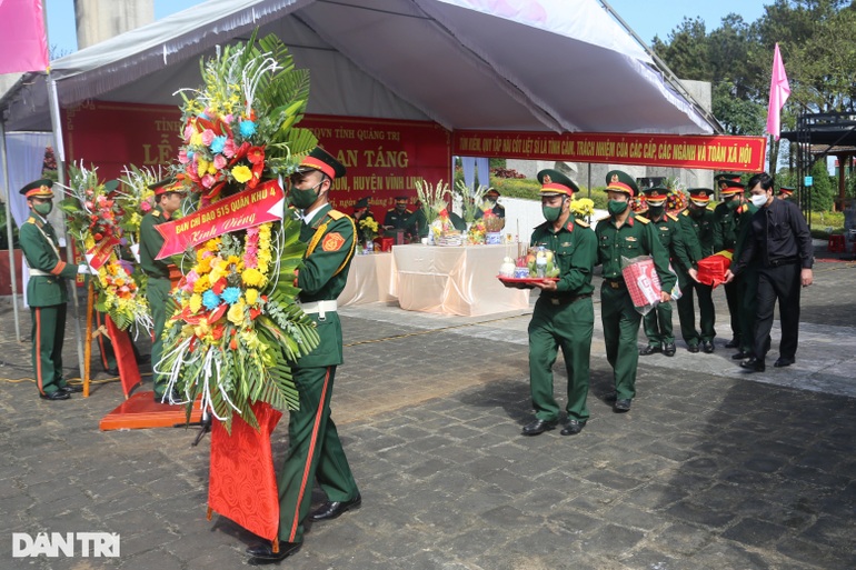 Tổ chức trọng thể lễ truy điệu và an táng 16 hài cốt liệt sĩ - 4 Tổ chức trọng thể lễ truy điệu và an táng 16 hài cốt liệt sĩ - 4