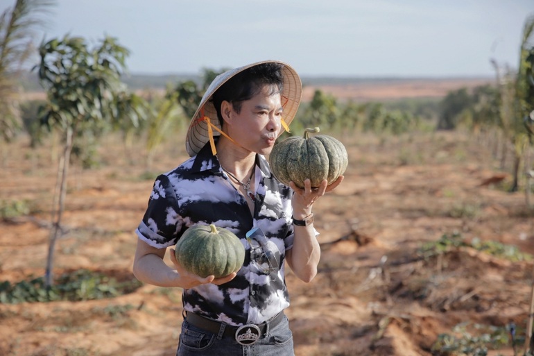 Ngọc Sơn bỏ phố về quê làm nông dân ở khu vườn 50 héc ta - 5 Ngọc Sơn bỏ phố về quê làm nông dân ở khu vườn 50 héc ta - 5