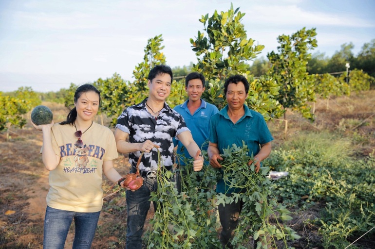 Ngọc Sơn bỏ phố về quê làm nông dân ở khu vườn 50 héc ta - 6 Ngọc Sơn bỏ phố về quê làm nông dân ở khu vườn 50 héc ta - 6