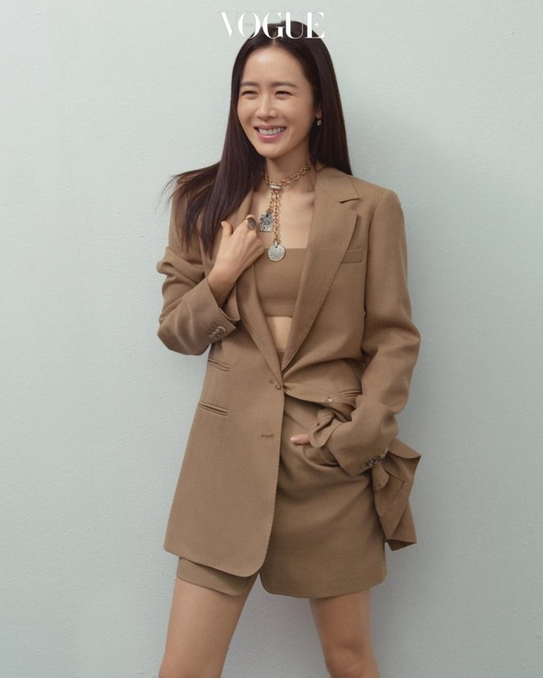 On the eve of the super wedding, beautiful sister Son Ye Jin shows off a series of sexy photos - 7