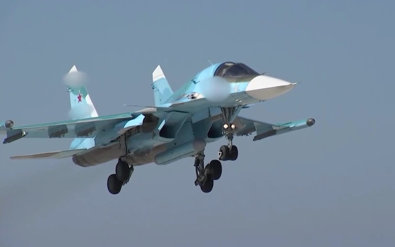 Russian Su-34 flying tank fires fire to destroy Ukrainian military targets - 1
