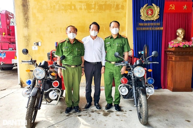 Công an Quảng Nam tiếp nhận 2 xe mô tô phòng cháy chữa cháy - 1