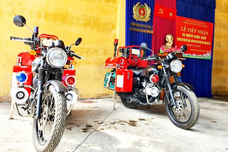 Công an Quảng Nam tiếp nhận 2 xe mô tô phòng cháy chữa cháy - 2 Công an Quảng Nam tiếp nhận 2 xe mô tô phòng cháy chữa cháy - 2