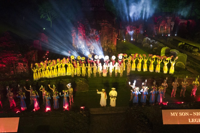 Vũ điệu Champa hòa quyện cùng âm thanh, ánh sáng ở khu đền tháp Mỹ Sơn - 4 Vũ điệu Champa hòa quyện cùng âm thanh, ánh sáng ở khu đền tháp Mỹ Sơn - 4