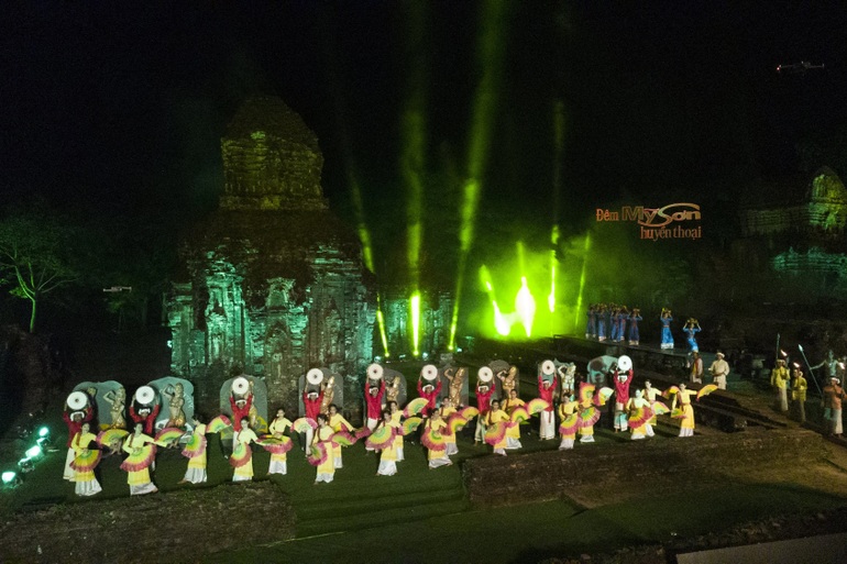 Vũ điệu Champa hòa quyện cùng âm thanh, ánh sáng ở khu đền tháp Mỹ Sơn - 6 Vũ điệu Champa hòa quyện cùng âm thanh, ánh sáng ở khu đền tháp Mỹ Sơn - 6