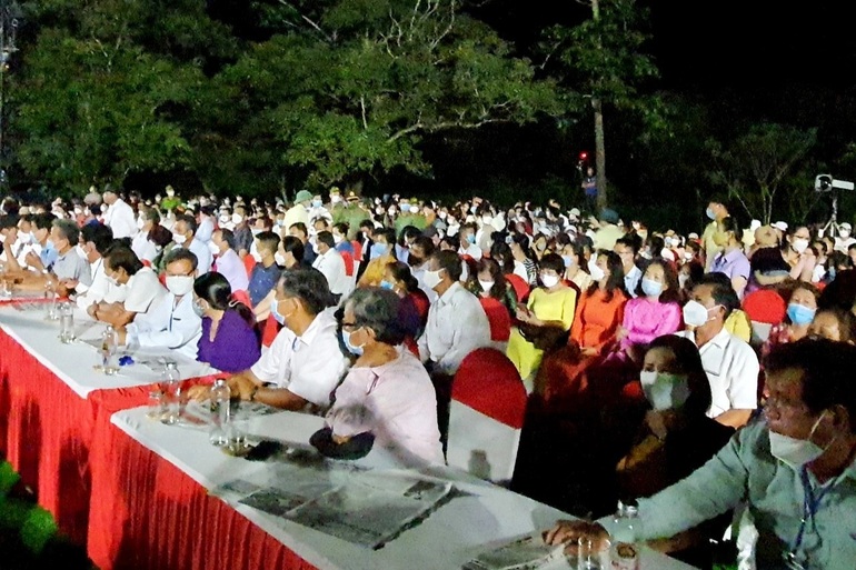 Vũ điệu Champa hòa quyện cùng âm thanh, ánh sáng ở khu đền tháp Mỹ Sơn - 7 Vũ điệu Champa hòa quyện cùng âm thanh, ánh sáng ở khu đền tháp Mỹ Sơn - 7
