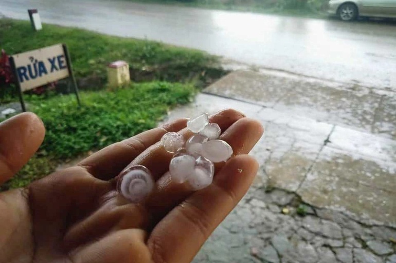 Hai trận mưa đá liên tiếp tại Thừa Thiên Huế - 1