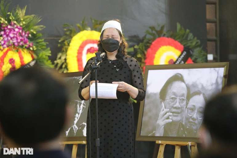 Singer My Linh sadly sang Milk Flower at the funeral of musician Hong Dang - 3