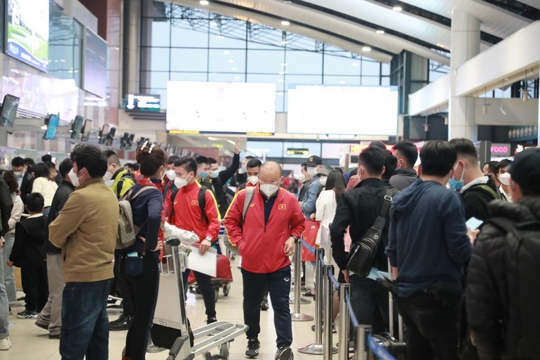 Đội tuyển Việt Nam tới Nhật Bản sau hành trình hơn 10 tiếng đồng hồ - 1