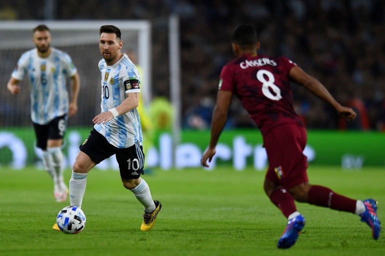 Overcoming terrible pressure, Messi scored to help Argentina win big - 2