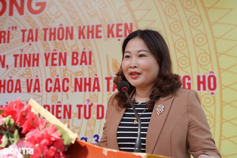 Khởi công xây cầu Khuyến học và Dân trí, bà con người Mông vui như ngày hội - 4 Khởi công xây cầu Khuyến học và Dân trí, bà con người Mông vui như ngày hội - 4