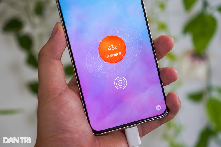 Cận cảnh smartphone đầu tiên có ống kính mắt cá - 9 Cận cảnh smartphone đầu tiên có ống kính mắt cá - 9