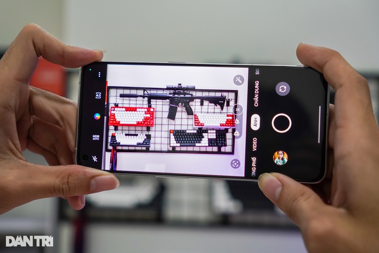 Cận cảnh smartphone đầu tiên có ống kính mắt cá - 5 Cận cảnh smartphone đầu tiên có ống kính mắt cá - 5