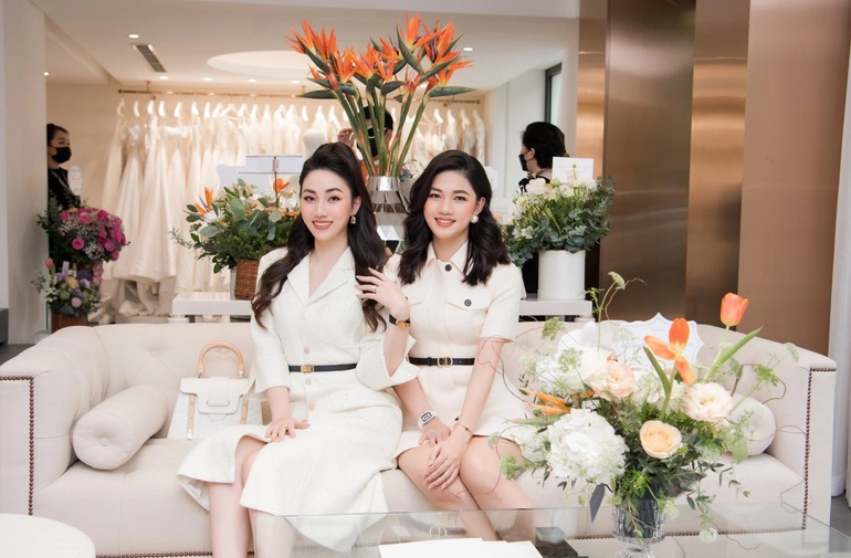 Giữa tin đồn hẹn hò thiếu gia, Đỗ Mỹ Linh bất ngờ đi xem váy cưới - 6 Giữa tin đồn hẹn hò thiếu gia, Đỗ Mỹ Linh bất ngờ đi xem váy cưới - 6