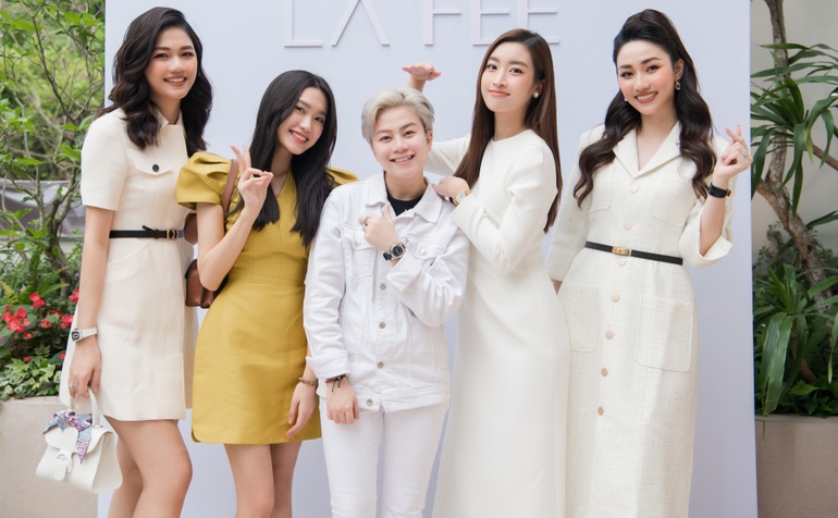 Giữa tin đồn hẹn hò thiếu gia, Đỗ Mỹ Linh bất ngờ đi xem váy cưới - 8 Giữa tin đồn hẹn hò thiếu gia, Đỗ Mỹ Linh bất ngờ đi xem váy cưới - 8