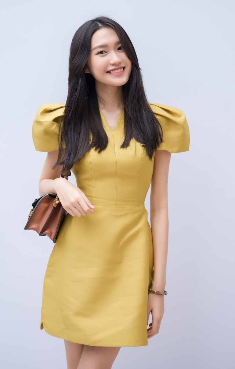 Giữa tin đồn hẹn hò thiếu gia, Đỗ Mỹ Linh bất ngờ đi xem váy cưới - 7 Giữa tin đồn hẹn hò thiếu gia, Đỗ Mỹ Linh bất ngờ đi xem váy cưới - 7