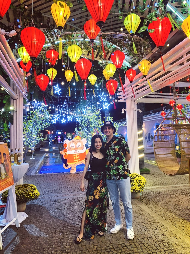 Chàng trai Nam Phi tay trắng, nhịn ăn để tán cô gái Việt - 3 Chàng trai Nam Phi tay trắng, nhịn ăn để tán cô gái Việt - 3