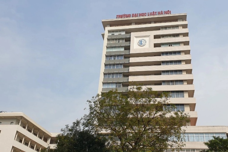 Trưởng khoa Đại học Luật Hà Nội bị tố cưỡng bức cô gái đã xin nghỉ việc - 1 Trưởng khoa Đại học Luật Hà Nội bị tố cưỡng bức cô gái đã xin nghỉ việc - 1