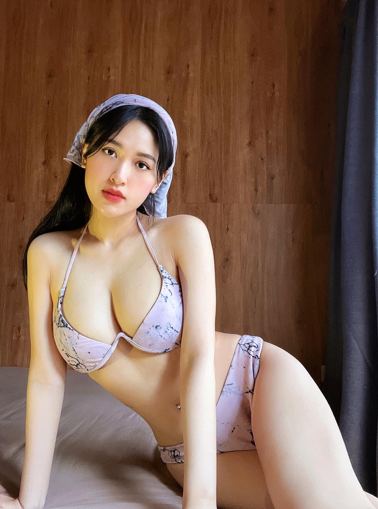 Hot girl gợi cảm phủ nhận tin đồn dao kéo - 2 Hot girl gợi cảm phủ nhận tin đồn dao kéo - 2