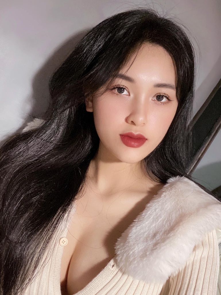 Hot girl gợi cảm phủ nhận tin đồn dao kéo - 5 Hot girl gợi cảm phủ nhận tin đồn dao kéo - 5