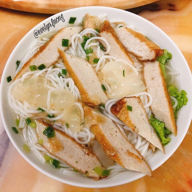 Món bún hạ hỏa ăn giòn sần sật, ngày bán vèo vài trăm bát ở Nha Trang - 6 Món bún hạ hỏa ăn giòn sần sật, ngày bán vèo vài trăm bát ở Nha Trang - 6