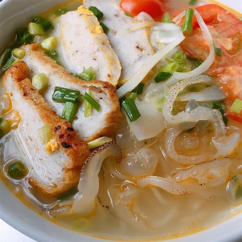 Món bún hạ hỏa ăn giòn sần sật, ngày bán vèo vài trăm bát ở Nha Trang - 3 Món bún hạ hỏa ăn giòn sần sật, ngày bán vèo vài trăm bát ở Nha Trang - 3