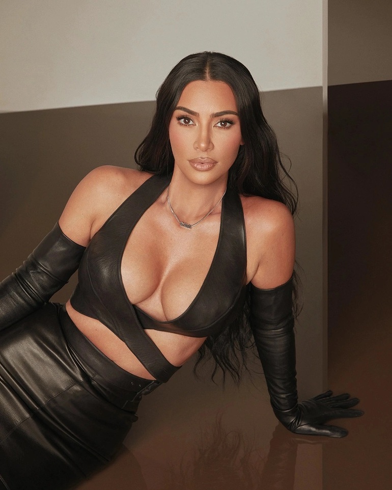 Billionaire Kim Kardashian withdraws advice for women to get their butts up and work - 1