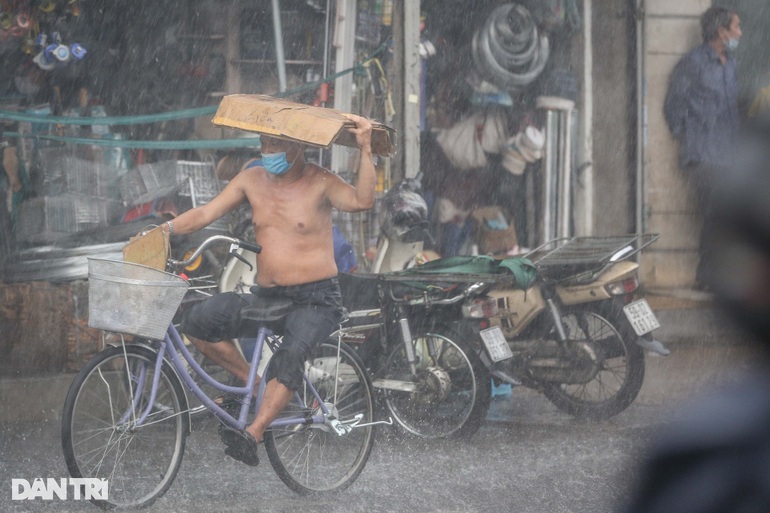 TPHCM liên tục xuất hiện mưa lớn bất thường giữa cao điểm mùa khô - 1 TPHCM liên tục xuất hiện mưa lớn bất thường giữa cao điểm mùa khô - 1