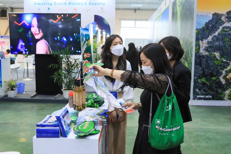 Hàng ngàn tour giá rẻ được chào bán trong ngày khai mạc hội chợ VITM 2022 - 2 Hàng ngàn tour giá rẻ được chào bán trong ngày khai mạc hội chợ VITM 2022 - 2