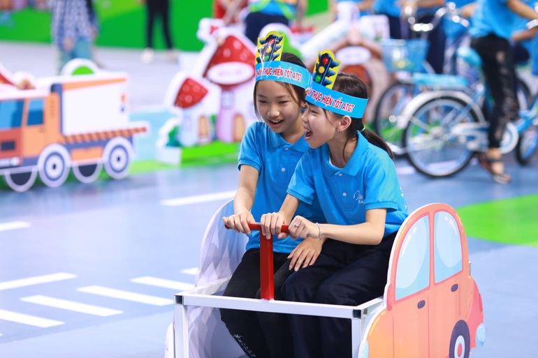 Toyota cùng em học An toàn giao thông năm học 2021-2022 triển khai nhiều hoạt động hấp dẫn - 2 Toyota cùng em học An toàn giao thông năm học 2021-2022 triển khai nhiều hoạt động hấp dẫn - 2