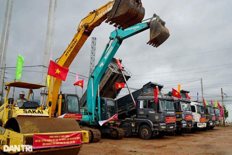 Bình Định khởi công tuyến đường hơn 1.000 tỷ đồng - 4 Bình Định khởi công tuyến đường hơn 1.000 tỷ đồng - 4