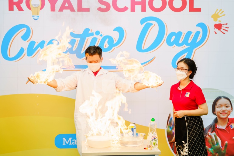 Royal School tổ chức ngày hội Sáng tạo khoa học, thổi bùng đam mê cho học sinh - 2 Royal School tổ chức ngày hội Sáng tạo khoa học, thổi bùng đam mê cho học sinh - 2