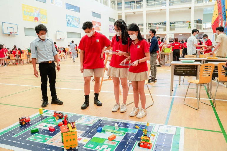 Royal School tổ chức ngày hội Sáng tạo khoa học, thổi bùng đam mê cho học sinh - 4 Royal School tổ chức ngày hội Sáng tạo khoa học, thổi bùng đam mê cho học sinh - 4