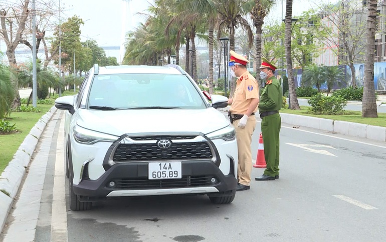 Bắt bài né CSGT của tài xế vi phạm nồng độ cồn - 1 Bắt bài né CSGT của tài xế vi phạm nồng độ cồn - 1