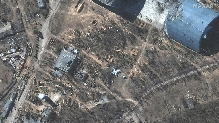 Lực lượng Nga vắng bóng tại sân bay chiến lược nằm sát Kiev - 2