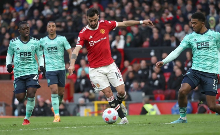 Vắng Ronaldo, Man Utd thoát thua Leicester nhờ VAR - 1