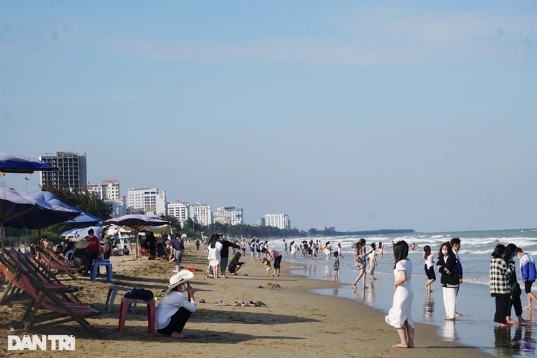 Thành phố biển Sầm Sơn sẽ xử lý nghiêm nạn ép khách du lịch - 1