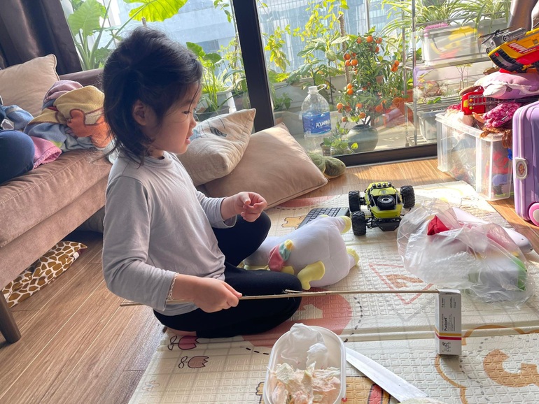 Hà Nội: Phụ huynh trẻ mầm non mong mỏi ngày con được đến trường - 2 Hà Nội: Phụ huynh trẻ mầm non mong mỏi ngày con được đến trường - 2