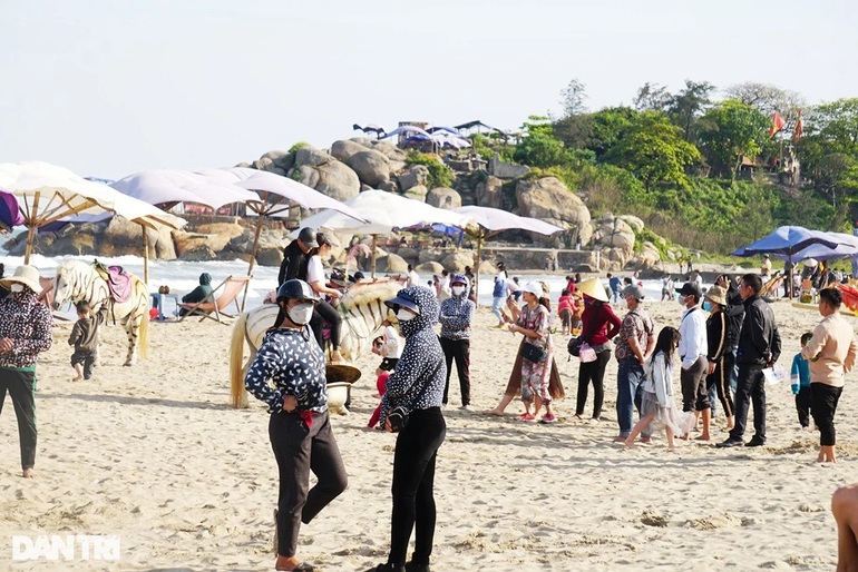 Thành phố biển Sầm Sơn sẽ xử lý nghiêm nạn ép khách du lịch - 4