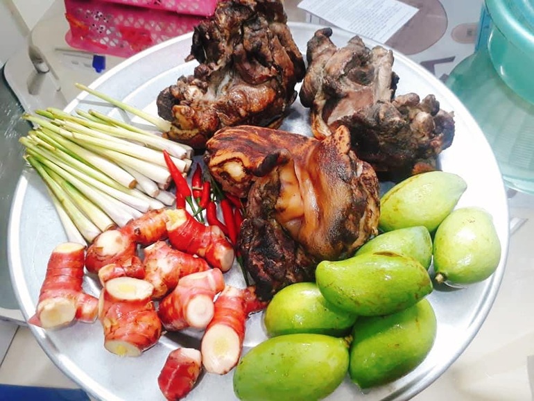 Fragrant straw specialties, guests eat while rolling their hands in Ninh Binh - 3