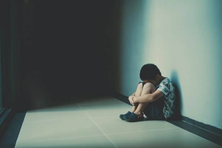11 dấu hiệu gợi ý cho cha mẹ trẻ có thể bị trầm cảm - 1