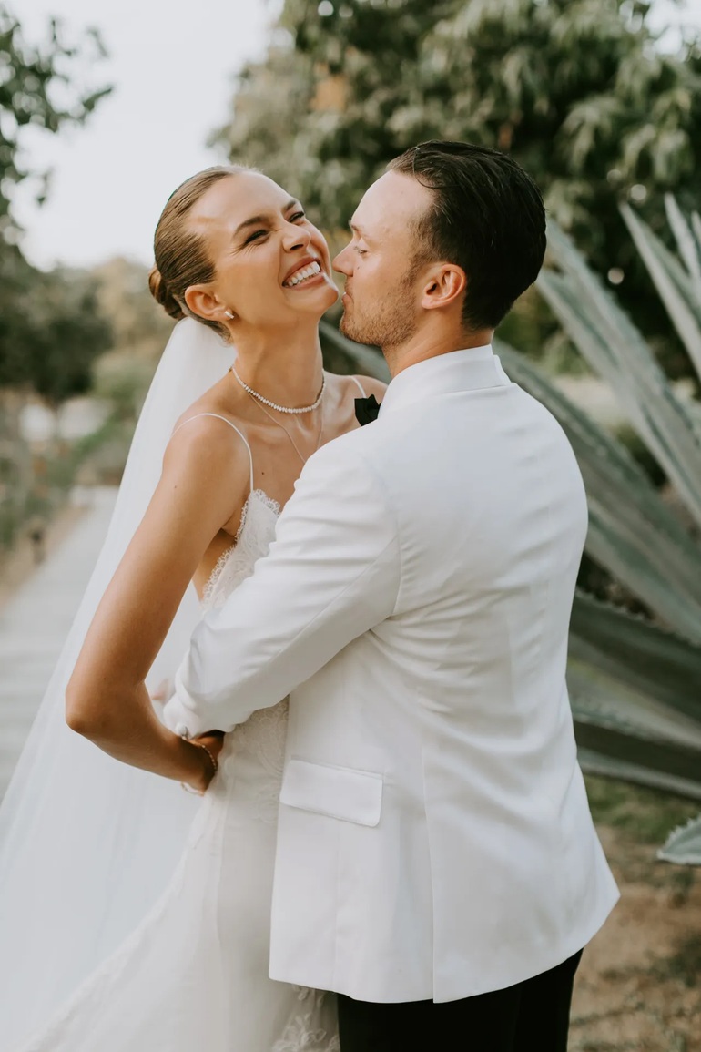 Ảnh cưới đẹp như mơ của thiên thần nội y Josephine Skriver - 4 Ảnh cưới đẹp như mơ của thiên thần nội y Josephine Skriver - 4