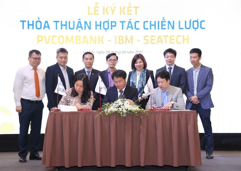 PVcomBank ký thỏa thuận hợp tác chiến lược với IBM và SEATECH về chuyển đổi số - 1 PVcomBank ký thỏa thuận hợp tác chiến lược với IBM và SEATECH về chuyển đổi số - 1