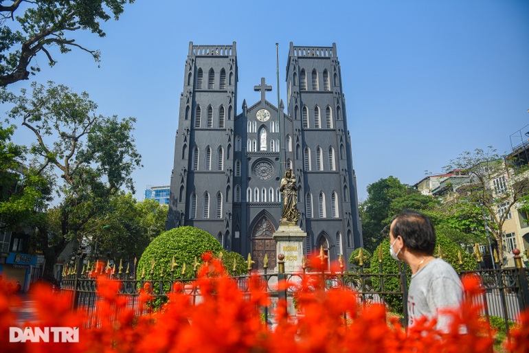 Sự thật về diện mạo lạ, nhiều người chê tơi tả của Nhà thờ Lớn Hà Nội - 4