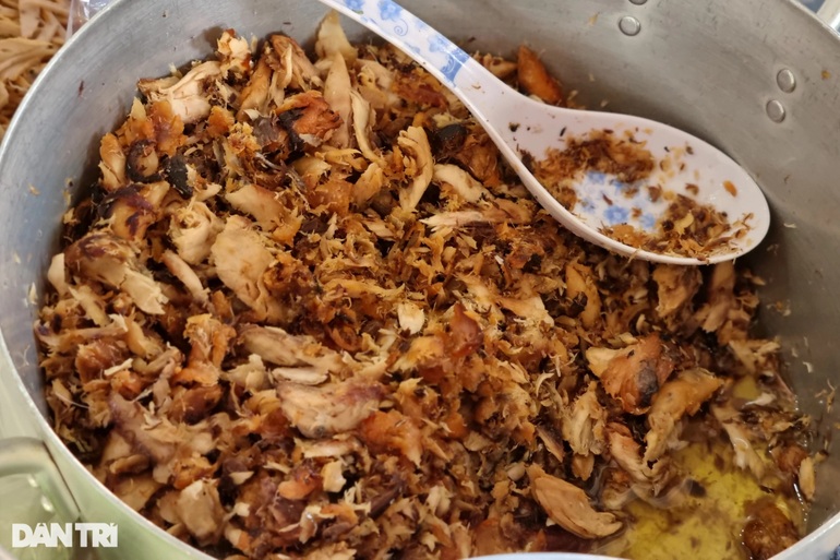 Lạ lùng quán bánh canh "ruộng" khách tự phục vụ, mỗi chiều bán cả nghìn tô | Báo Dân trí 13 Lạ lùng quán bánh canh ruộng khách tự phục vụ, mỗi chiều bán cả nghìn tô - 5