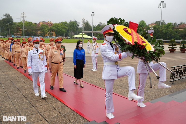Đoàn Thanh niên Cục Cảnh sát giao thông báo công dâng Bác - 14 Đoàn Thanh niên Cục Cảnh sát giao thông báo công dâng Bác - 14
