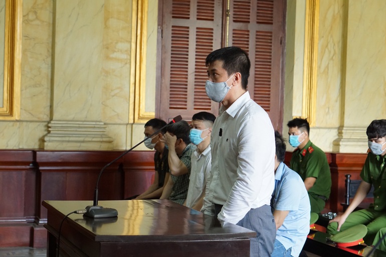 Cựu đội phó cảnh sát hình sự bất ngờ nhận tội tổ chức đánh bạc - 1